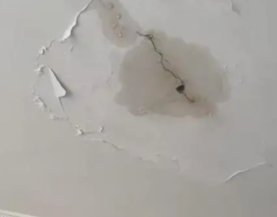 临猗阳台漏水维修公司分享下屋面防水工程质量问题原因分析